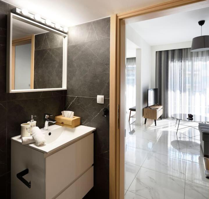 Twin Superior Suites Thessaloniki Exterior photo
